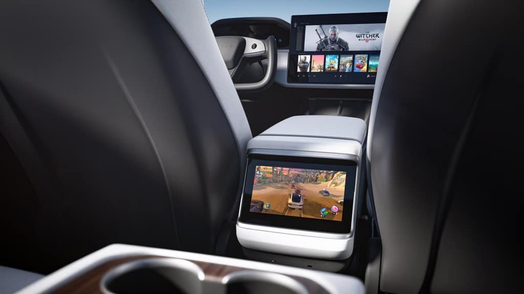 Sistema de entretenimento da Tesla inclui telas para o banco traseiro.