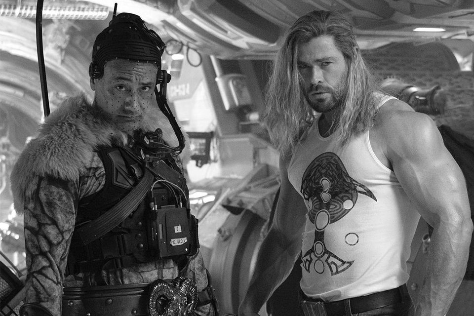 Chris Hemsworth anuncia fim das filmagens de Thor: Love and Thunder