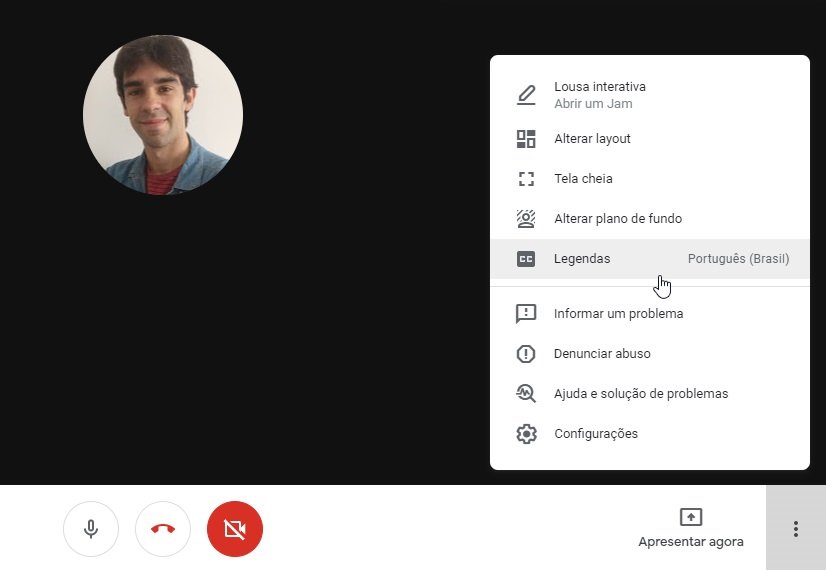 A opção de legendas do Google Meet nas configurações da ligação.