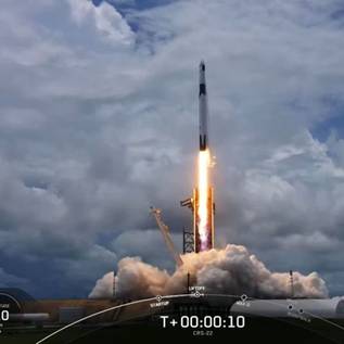 Imagem de SpaceX lança 22ª missão de reabastecimento da ISS com foguete atualizado