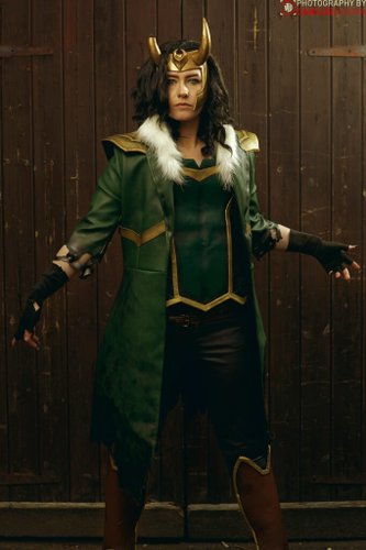 Apollo em cosplay de Loki