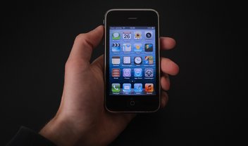 App para iPhone deixa usuário navegar no clássico iOS 4, de 2010