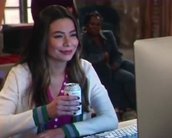 Miranda Cosgrove recria meme do computador em Drake & Josh