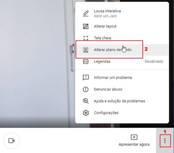 A opção para trocar o plano de fundo no Google Meet.