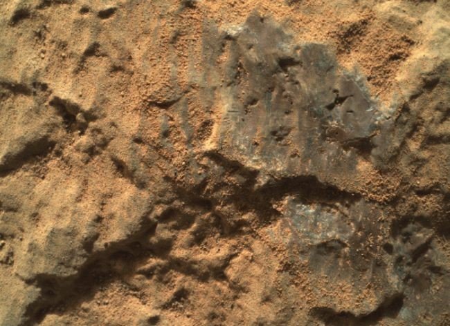 Detalhes do solo de Marte, em imagem capturada pelo rover Perseverance.