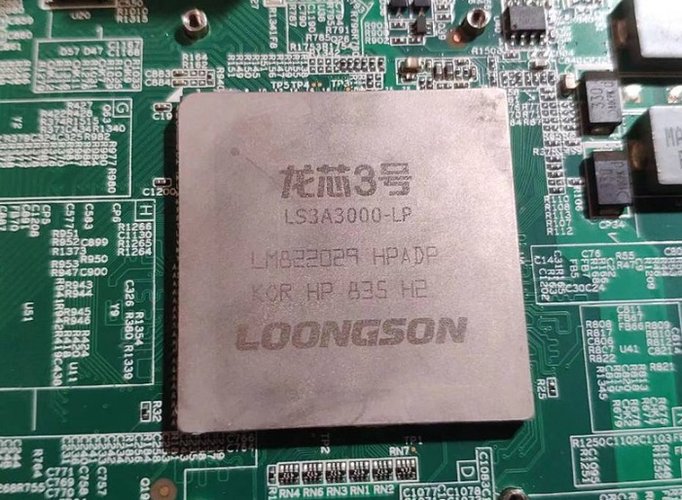 A Loongson 3A3000, CPU lançada em 2019 pela marca.