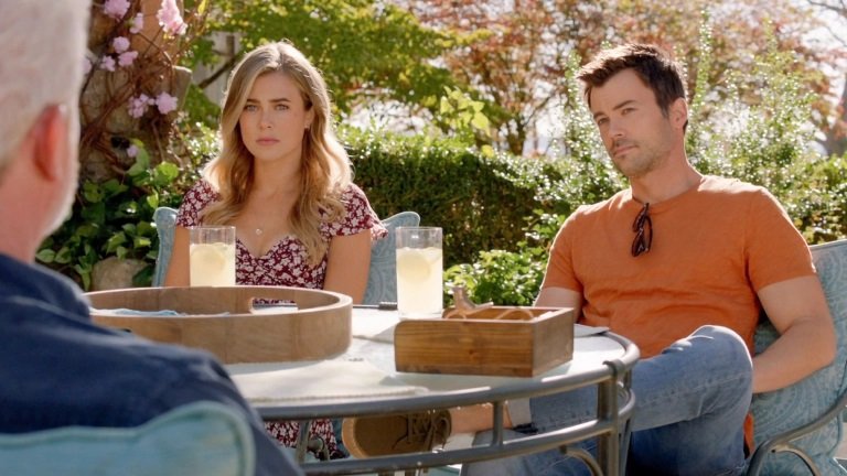 Melissa Roxburgh e Matt Long durante a 3ª temporada da produção. (NBC/Reprodução