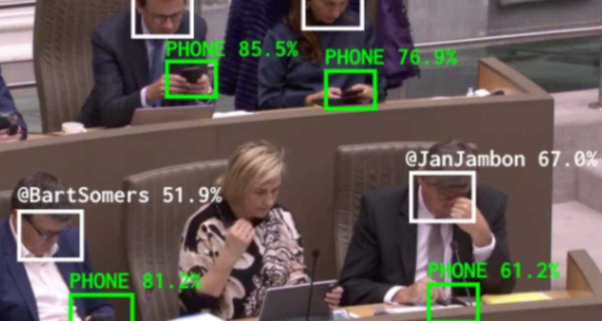 IA identifica políticos distraídos com o celular durante debates