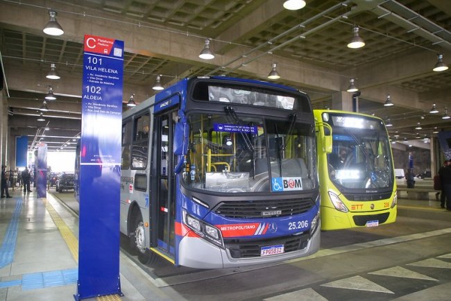 Os ônibus terão horários diferenciados no feriado.
