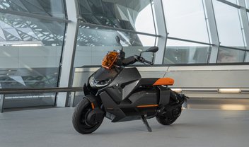 BMW lança scooter elétrica CE 04 com design futurista