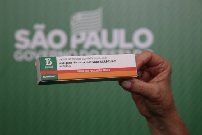 A nova vacina do Butantan é totalmente produzida no Brasil.