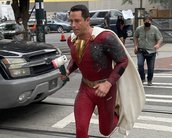 Shazam 2: Zachary Levi é fotografado com traje chamuscado no set