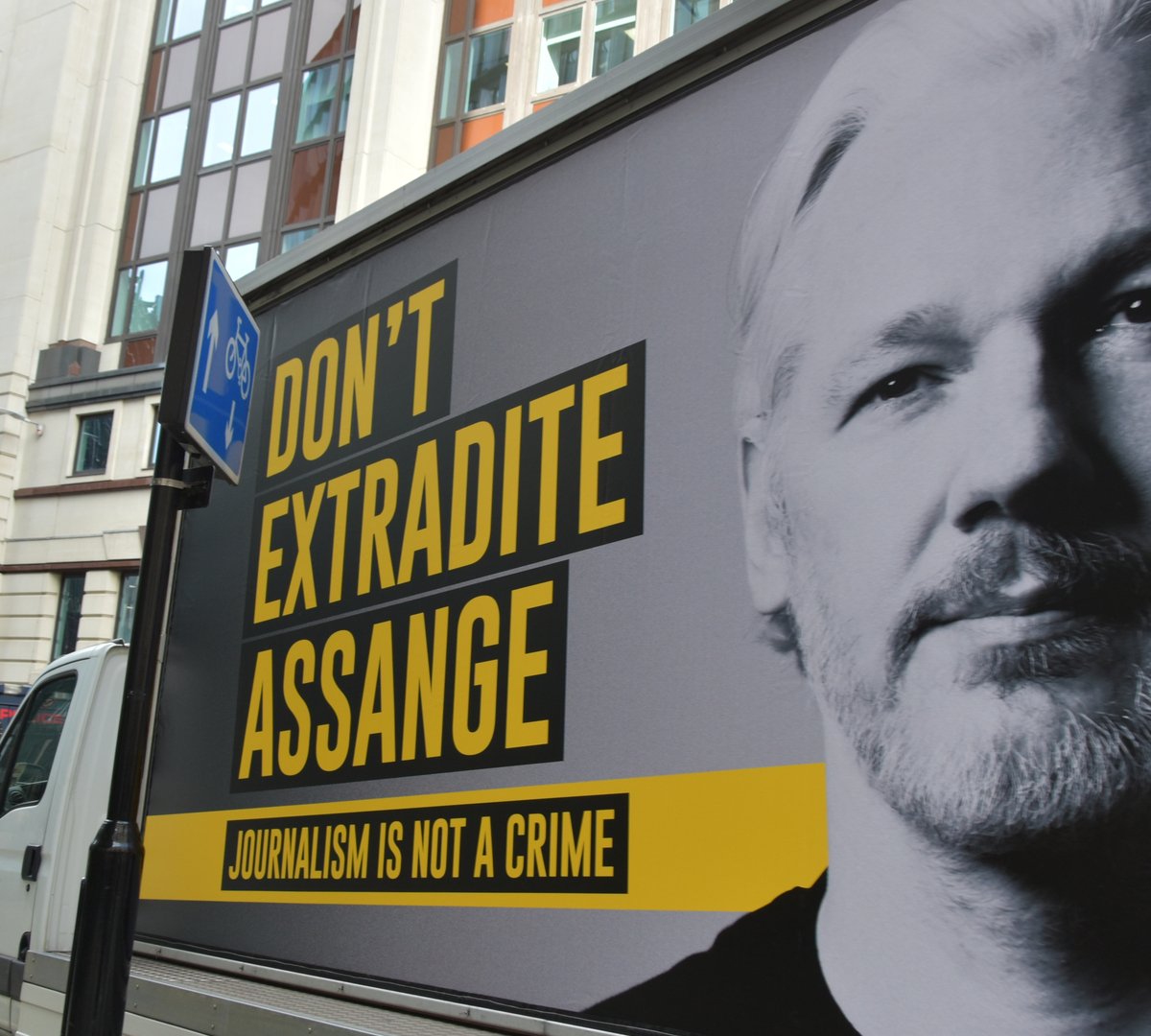 Justiça dos EUA promete não torturar Julian Assange após extradição