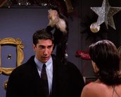 Friends: David Schwimmer é criticado por treinador do macaco Marcel