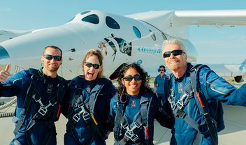 Virgin Galactic faz voo perfeito com fundador entre os tripulantes