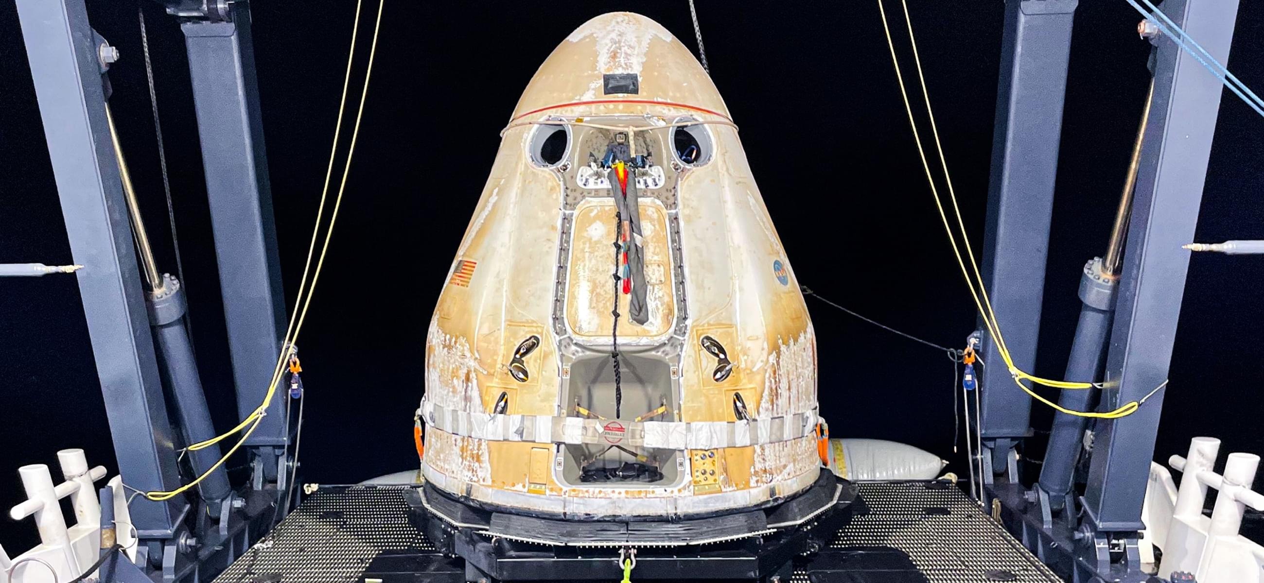 Cápsula da nave espacial foi recuperada na noite de sexta para sábado. (Fonte: SpaceX/Reprodução)