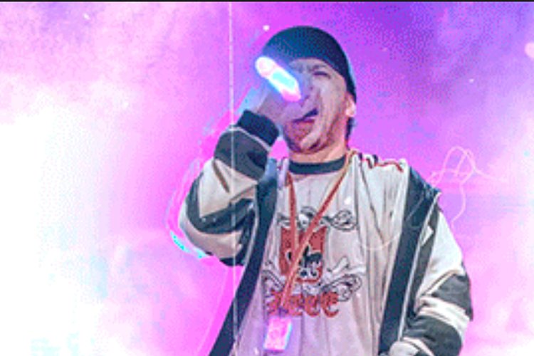 Imagem da NFT CBJR 01/013 com Chorão em um show