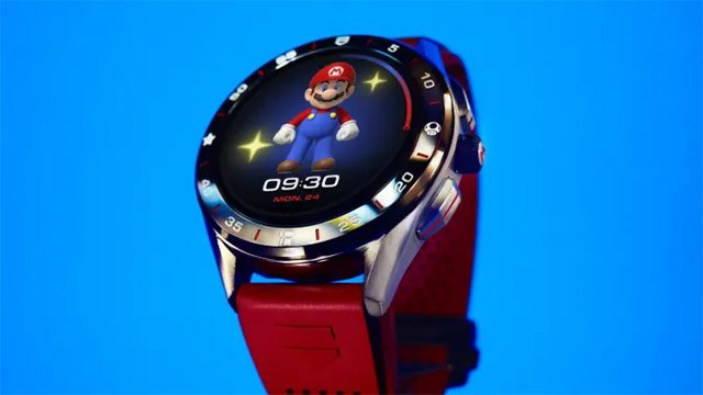 Smartwatch usando a opção de pulseira vermelha