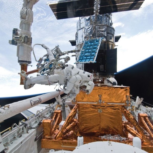 Astronautas fizeram manutenção no Hubble em 2009.