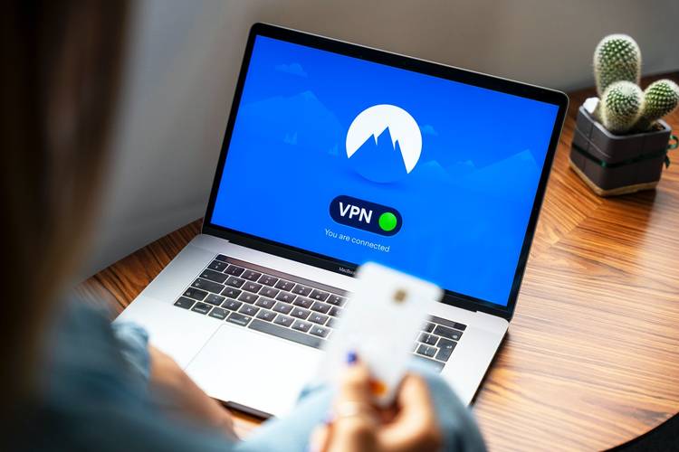 Usar redes públicas exige alguns cuidados de segurança e privacidade.