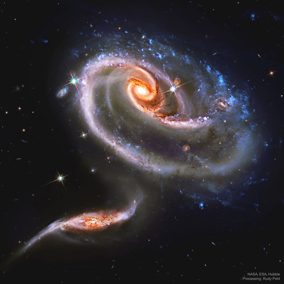 Conjunto de galáxias interagentes, Arp 273, também conhecidas como 