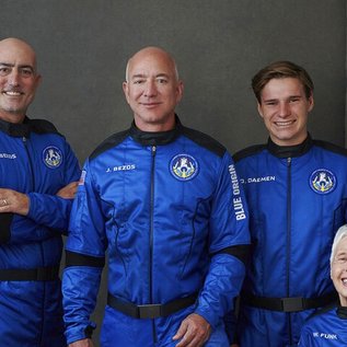 Imagem de Bilionário da Amazon vai ao espaço: como foi o voo de Jeff Bezos
