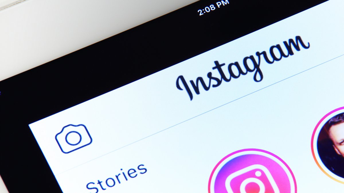 Instagram libera tradução automática de textos de Stories para