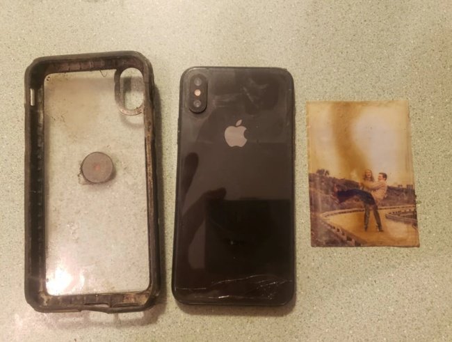 Case, iPhone e foto encontrados no fundo do rio pelo pescador.