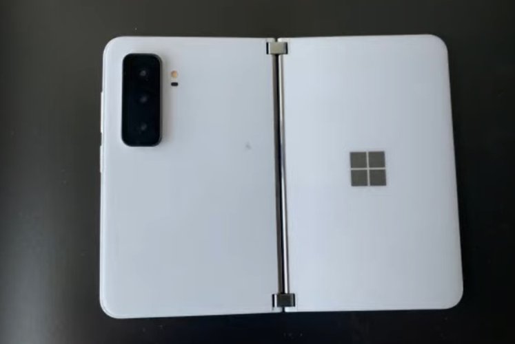 A versão em branco do Surface Duo 2.