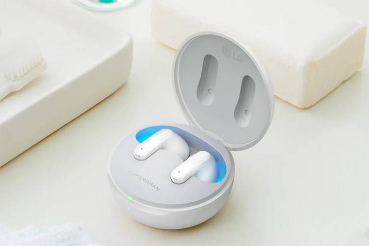 A case dos earbuds possuem função de transmissor sem fio e são autolimpantes. (Fonte: The Verge, LG / Reprodução)