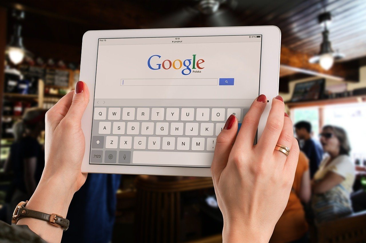 Anúncio no Google ainda são a principal receita da Alphabet. (Fonte: Pixabay/Firmbee/Reprodução)