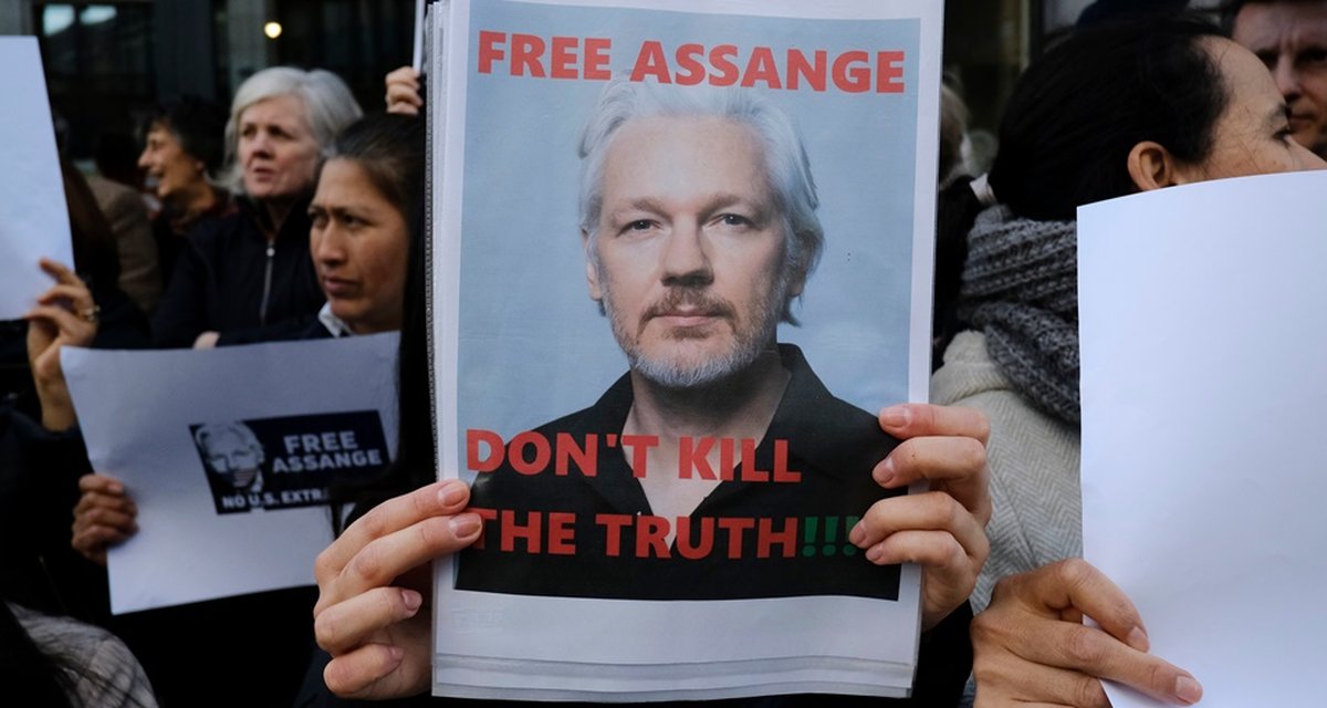 Julian Assange: ativista tem cidadania equatoriana revogada 