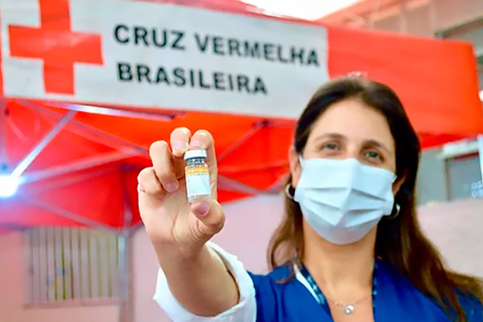 Com o valor doado, a Cruz Vermelha brasileira irá aumentar sua força tarefa de vacinação. (Fonte: Cruz Vermelha Brasileira / Reprodução)
