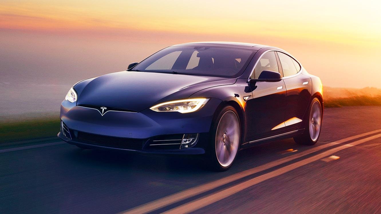 Model S foi o primeiro carro elétrico com autonomia superior a 640 km.