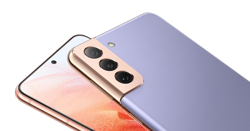 A linha S21 trouxe grandes mudanças visuais em seu novo modelo, como a capa traseira de plástico. (Fonte: Samsung/Reprodução)