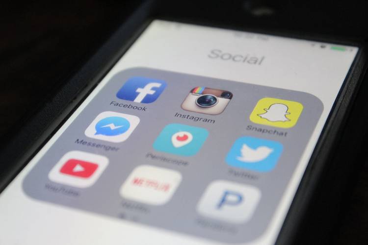 Outras redes sociais também demitiram funcionários por violação de dados dos usuários. (Fonte: Pixabay/Alexander Bahena/Reprodução)