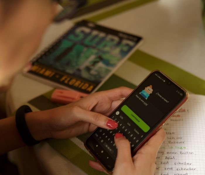 O Duolingo conta com um conjunto de aplicações focadas em educação baseada em tecnologia