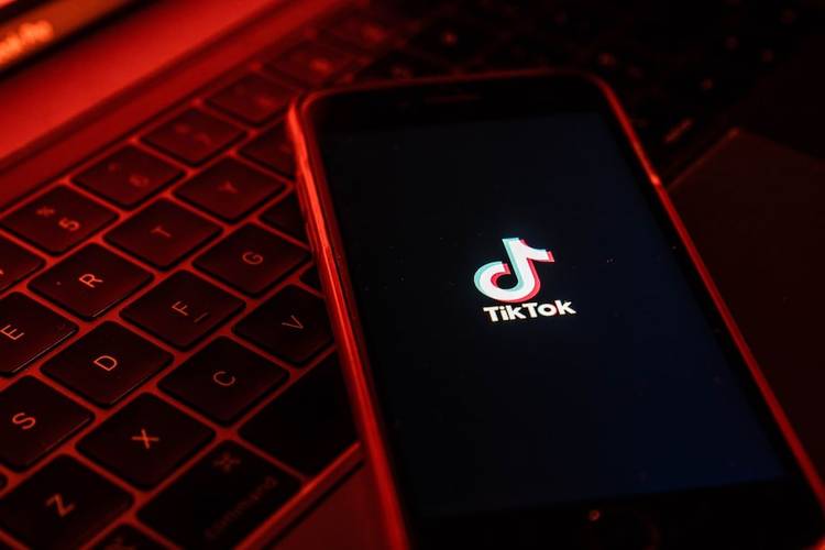 Mesmo envolvido com polêmicas, TikTok não perdeu números significativos de usuários.