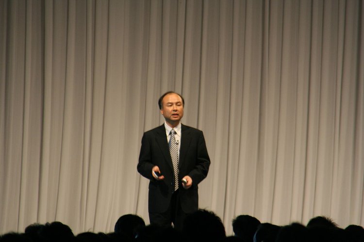 Presidente-executivo do SoftBank afirma que suspensão de investimentos em empresas chinesas não é atitude contra governo da China. (Fonte: Wikimedia/Reprodução)