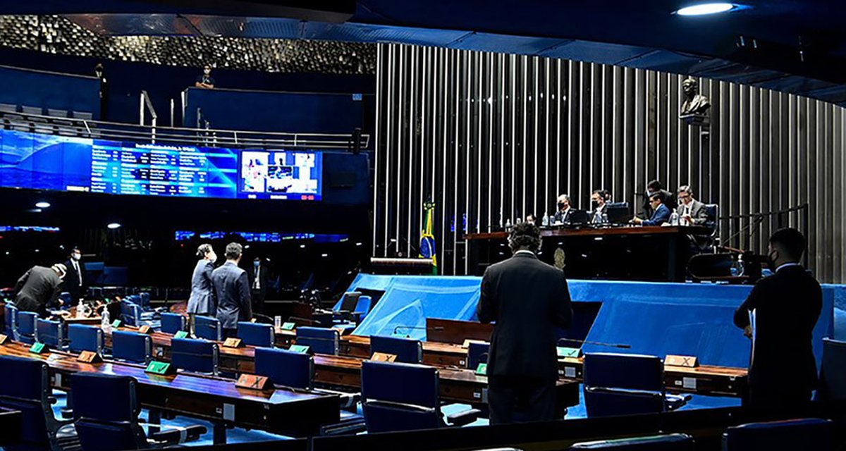 Senado aprova lei para punir disparo de fake news durante eleições