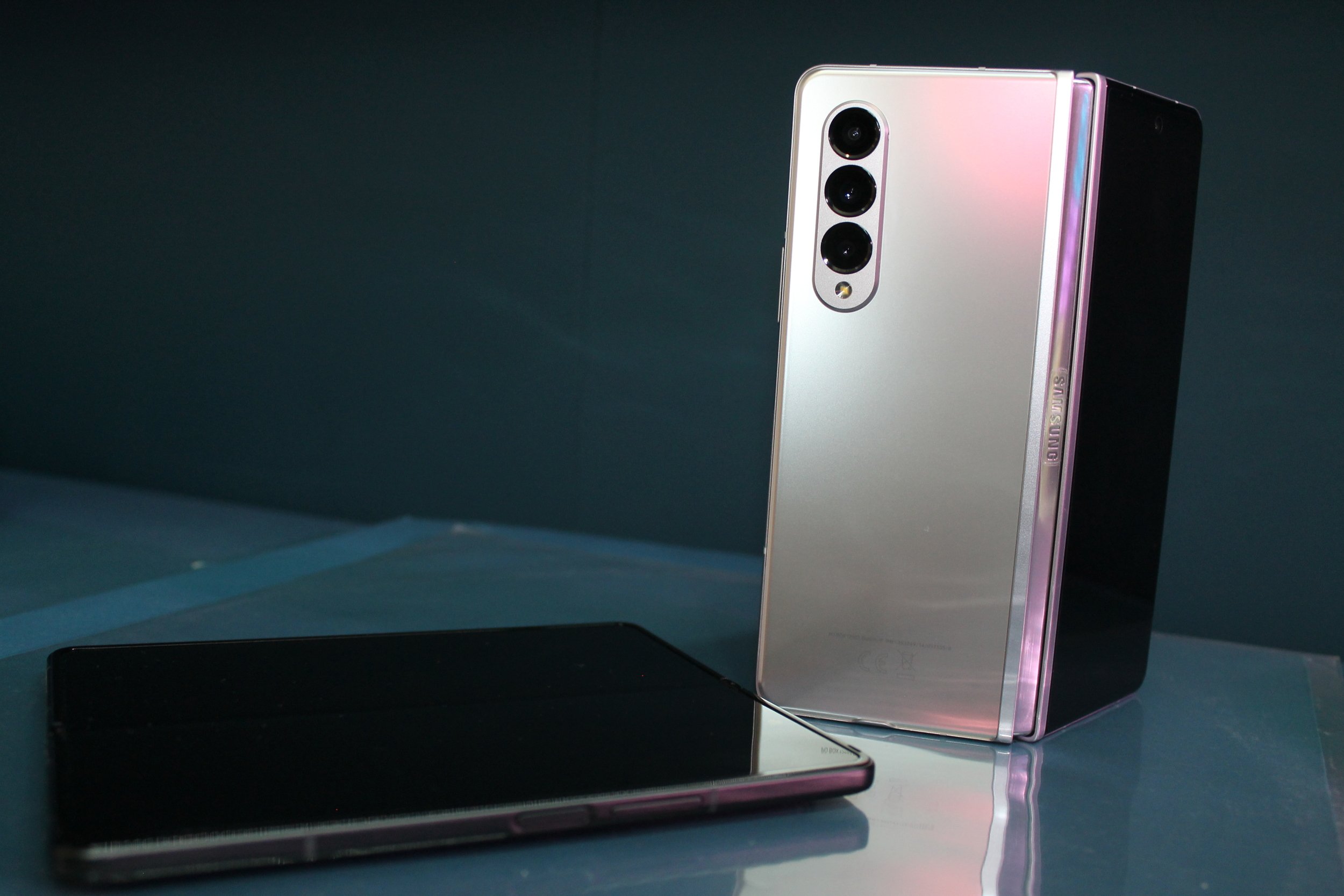 Samsung apresenta o Galaxy Fold, celular dobrável e com 6 câmeras