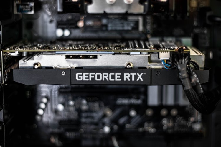 Placas gráficas da Nvidia contém limitadores de desempenho para desestimular uso na mineração de criptomoedas. (Fonte: Unsplash/Christian Wiediger/Reprodução)