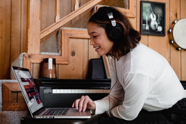 Os headphones e os modelos com fio também são muito procurados.