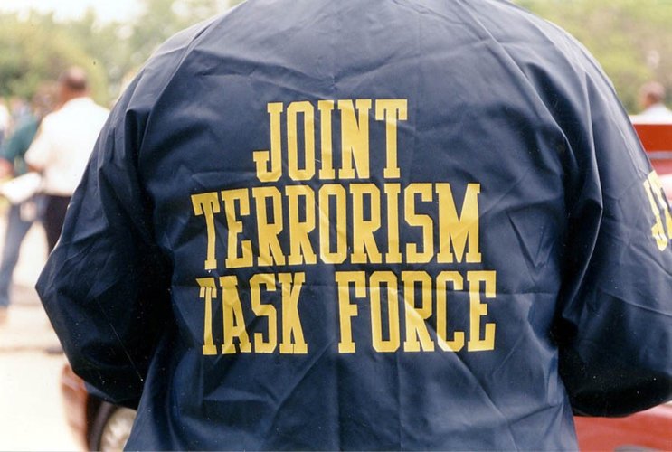 A lista de suspeito de terrorismo do FBI inclui pessoas que não foram acusadas formalmente. (FBI/Reprodução)