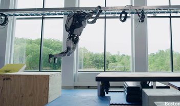 Boston Dynamics: robô Atlas faz parkour e dá um mortal para trás