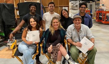 How I Met Your Father: Hilary Duff posta foto com elenco da série