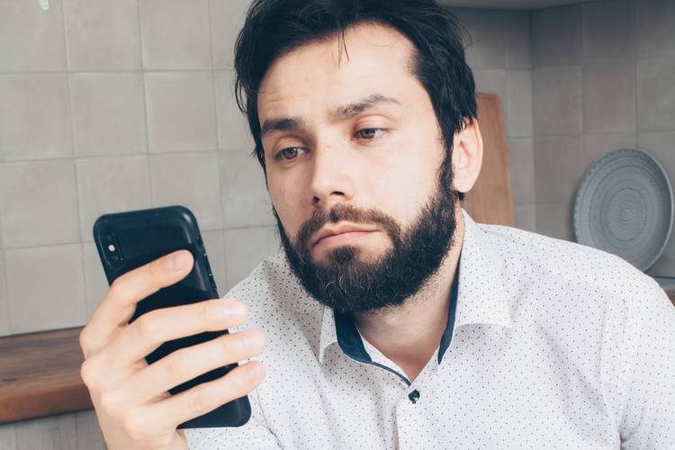 Esqueceu sua senha do Facebook? Isso não é motivo para preocupação. (Fonte: Pexels/Mikhail Nilov/Reprodução)