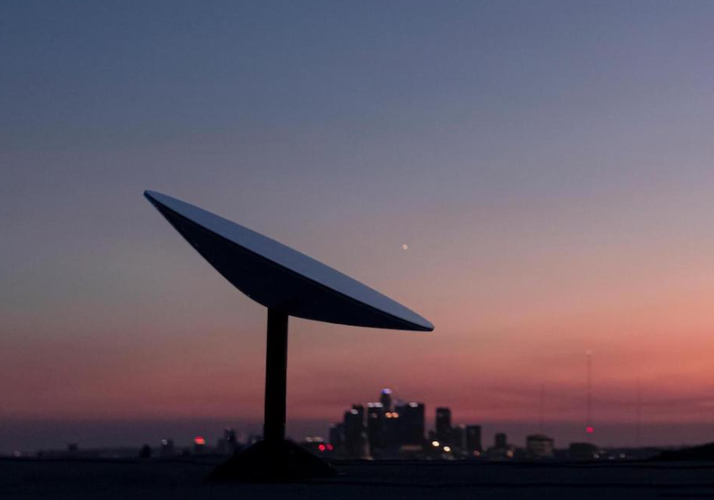 Rede de internet Starlink tem mais de 1.700 satélites e atende a 90 mil clientes.