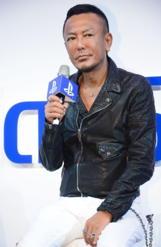 Nagoshi durante uma conferência em 2014.