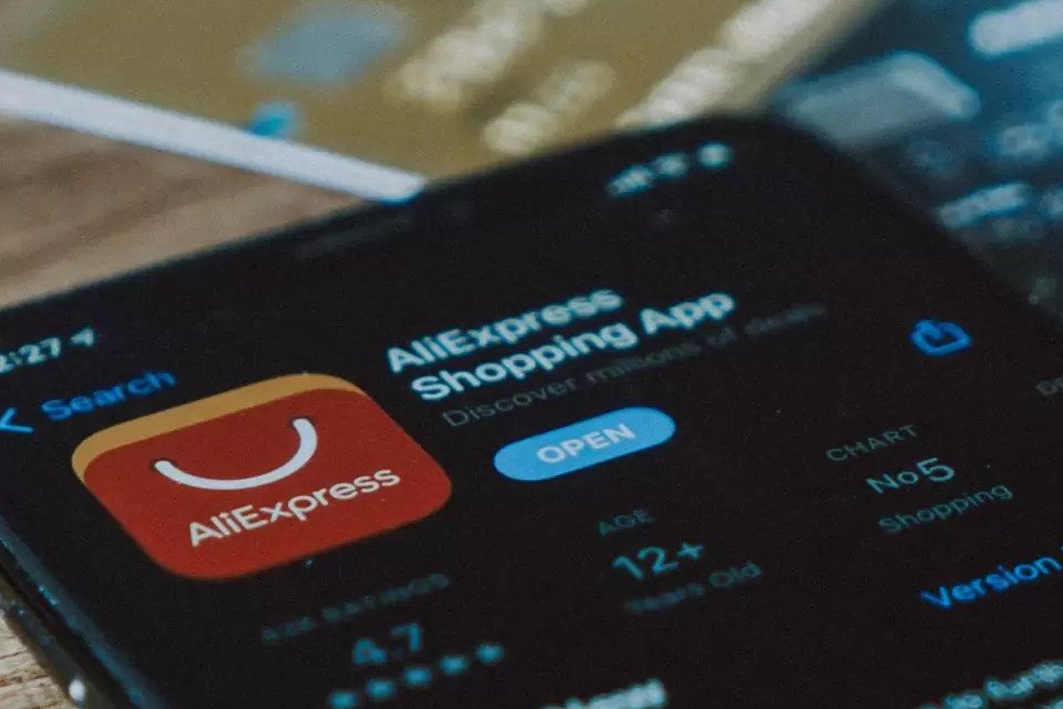 AliExpress pretende concorrer com plataformas presentes no Brasil, como Magazine Luiza, Mercado Livre e Americanas.com. (Fonte: Unsplash/CardMapr.nl/Reprodução)